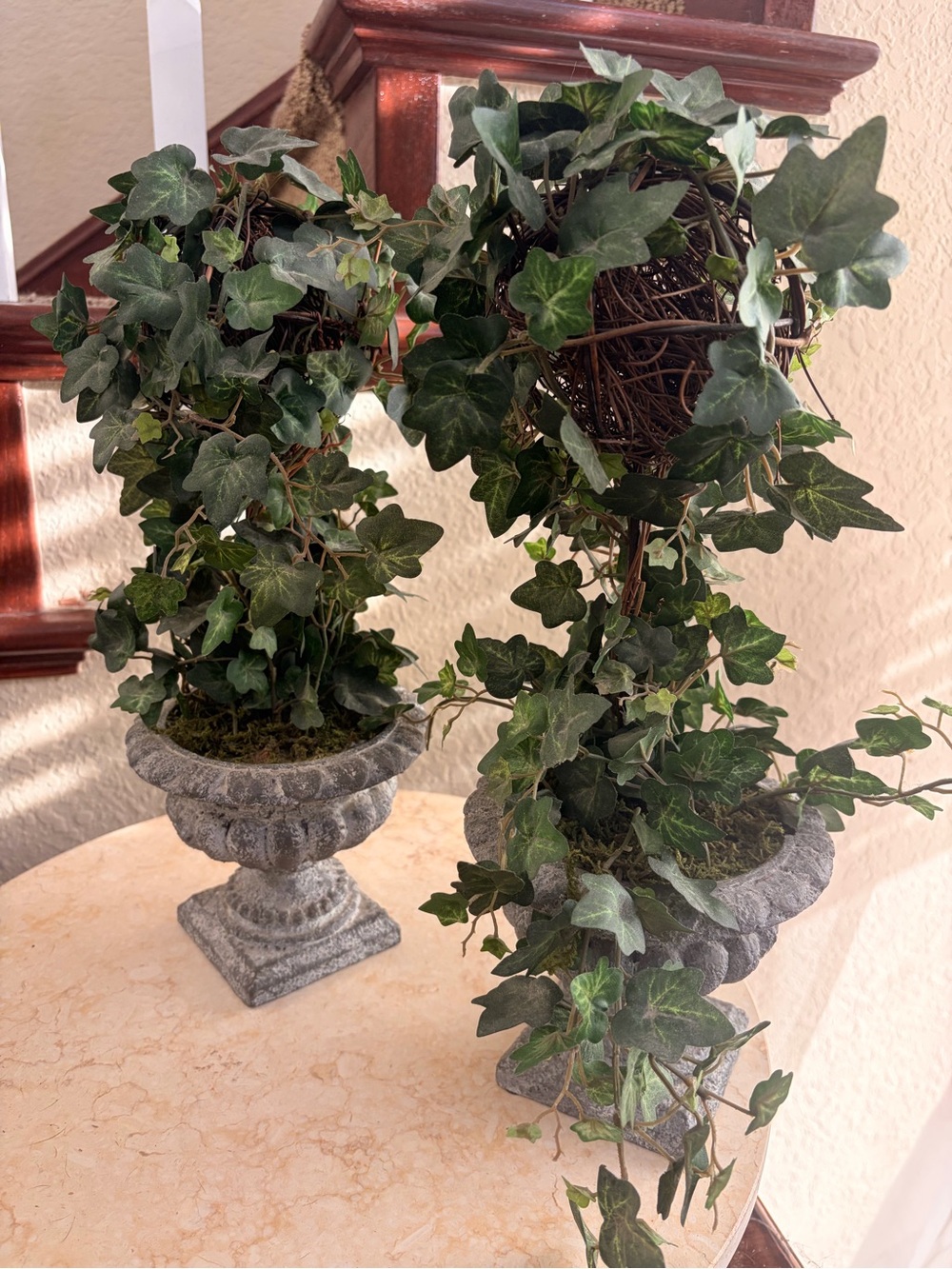 Artificial English Ivy Topiary in Stone-Effect Urn - Green - Picture 4 of 8